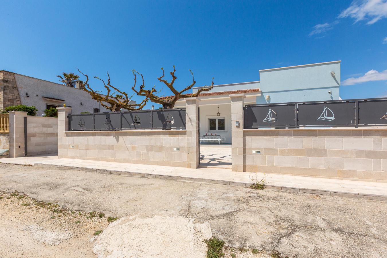 Villa Metta – exterieur met hek